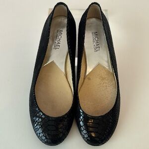 MICHAEL KORS LEATHER FLATS